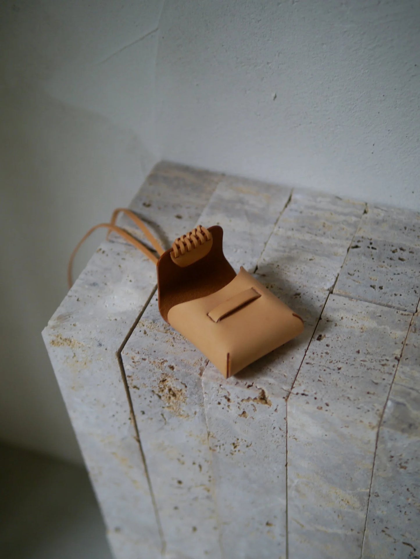 KAMAROAN - Woven Mini Case - Natural