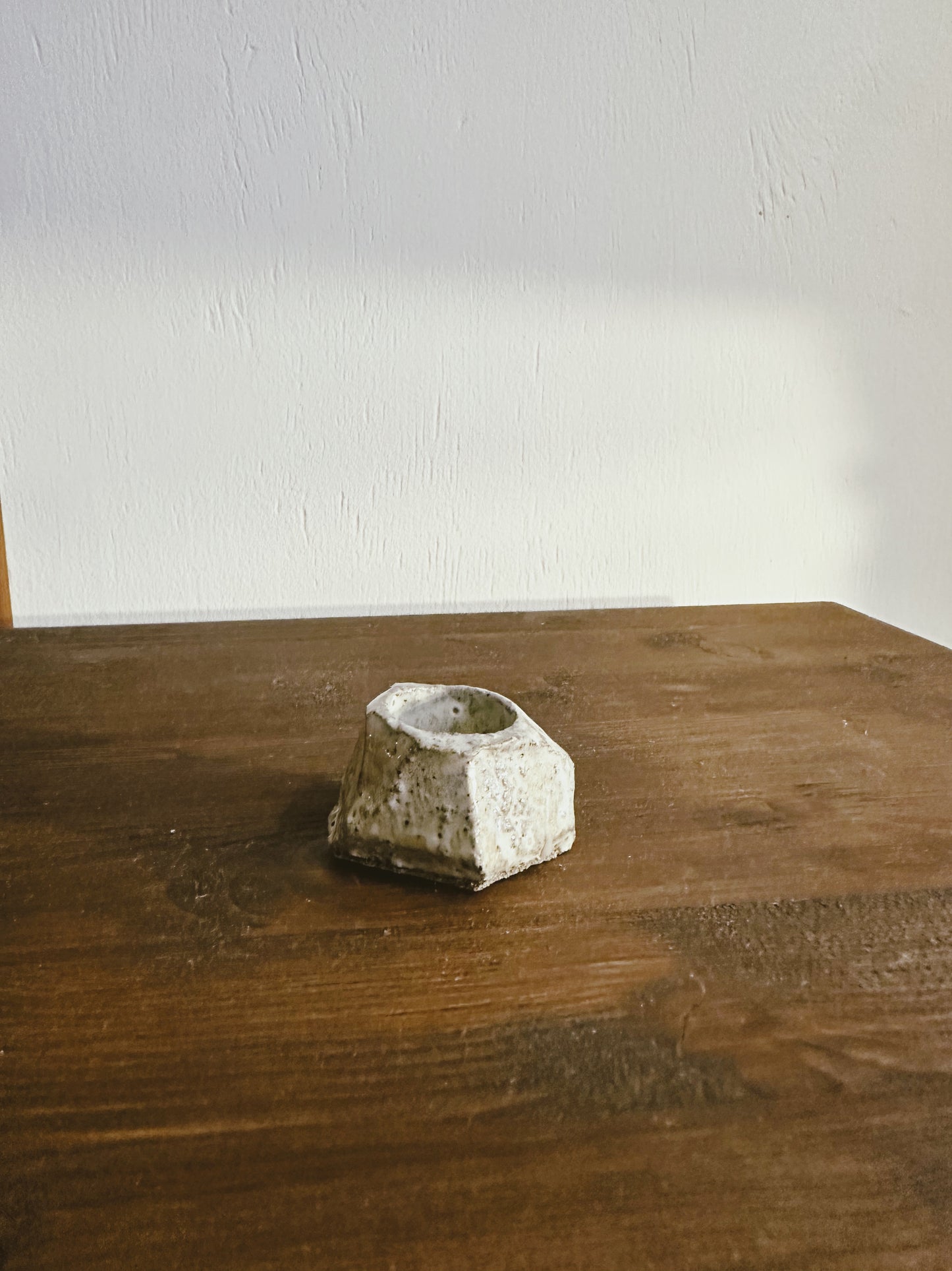 Kurinuki - candleholder - small grey pearl