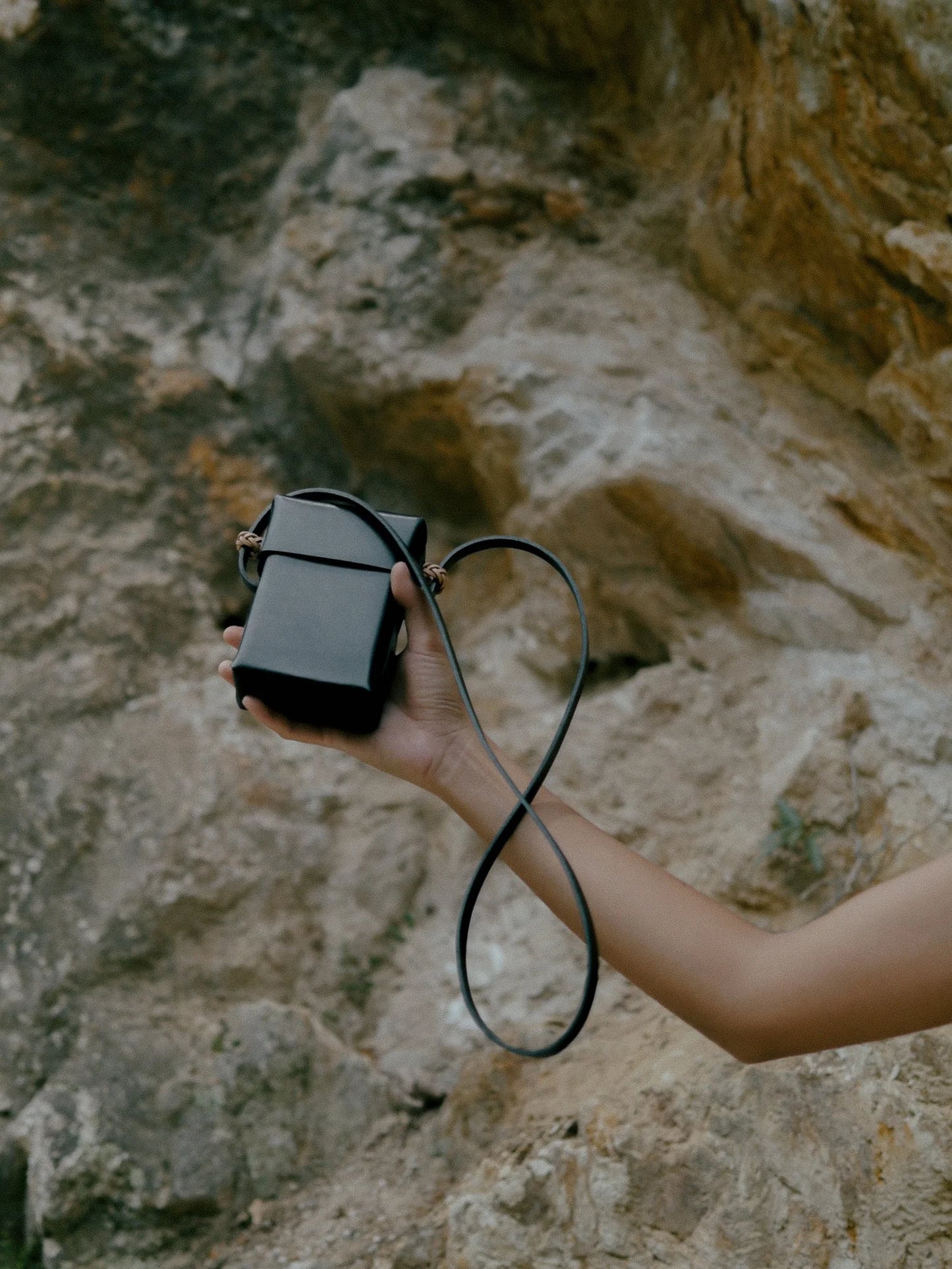 KAMAROAN - Woven Camera Pouch - Black