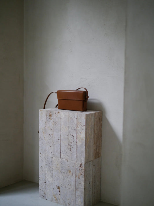 KAMAROAN - Woven Lid Bag - chestnut