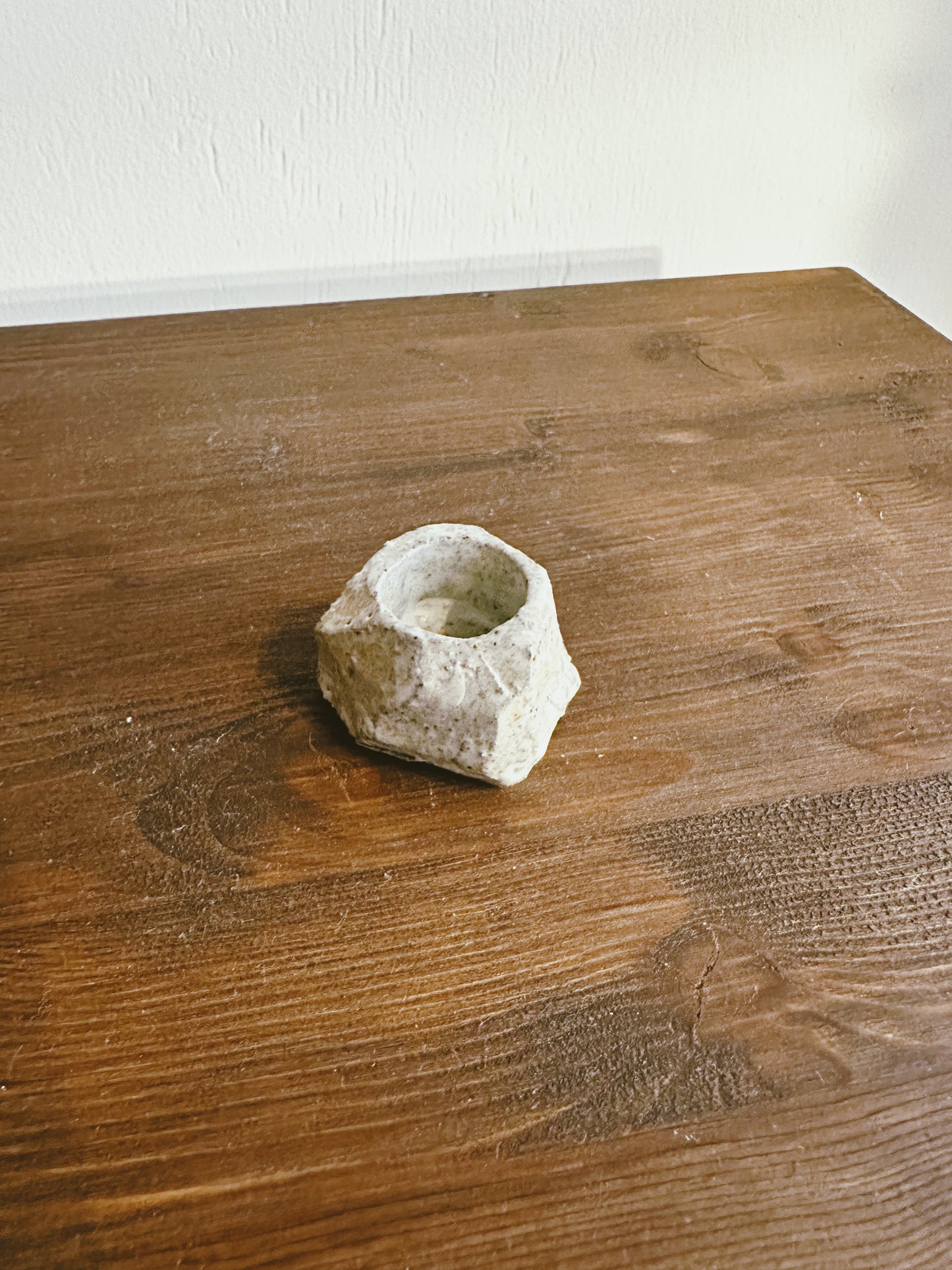 Kurinuki - candleholder - small grey pearl